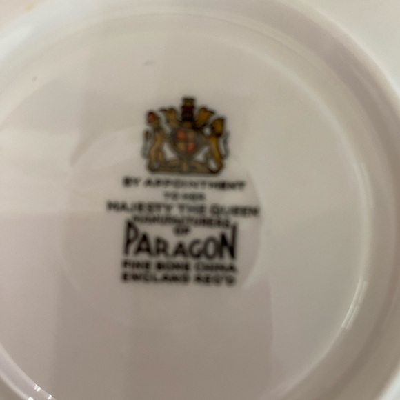 EUC VTG PARAGON SCALLOPED FLORAL BONE CHINA FOOTED TEACUP AND SAUCER - Picture 12 of 12